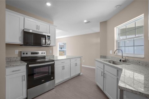 House in Floral City, Florida 3 bedrooms, 121.79 sq.m. № 2097787 - photo 8