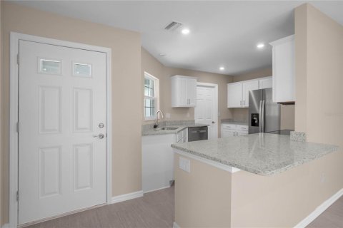House in Floral City, Florida 3 bedrooms, 121.79 sq.m. № 2097787 - photo 4