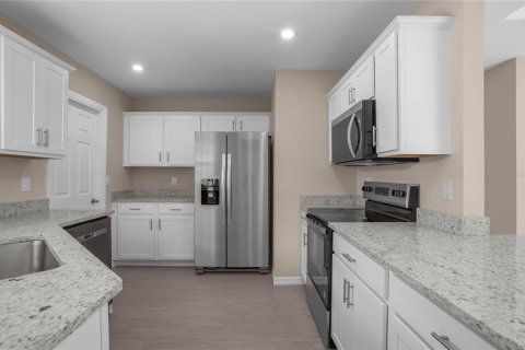 House in Floral City, Florida 3 bedrooms, 121.79 sq.m. № 2097787 - photo 6