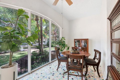 House in Coral Gables, Florida 4 bedrooms, 226.31 sq.m. № 2288650 - photo 22