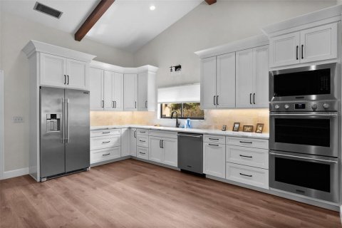 Купить виллу или дом в Юстис, Флорида 6 комнат, 231.23м2, № 2112437 - фото 27