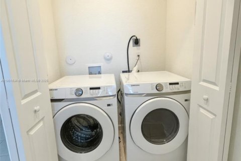 Adosado en alquiler en Homestead, Florida, 3 dormitorios, 137.77 m2 № 1953820 - foto 4