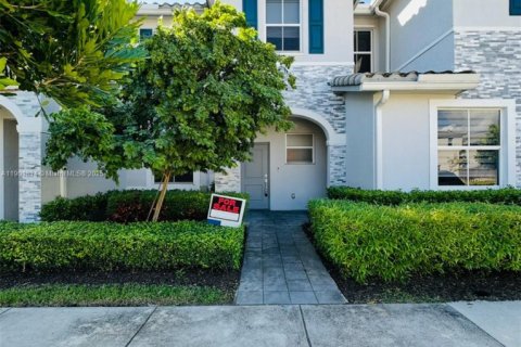 Adosado en alquiler en Homestead, Florida, 3 dormitorios, 137.77 m2 № 1953820 - foto 1