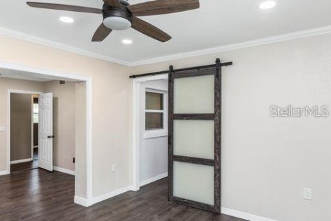 House in Largo, Florida 3 bedrooms, 204.29 sq.m. № 2204595 - photo 9