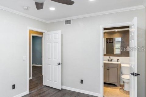 House in Largo, Florida 3 bedrooms, 204.29 sq.m. № 2204595 - photo 7