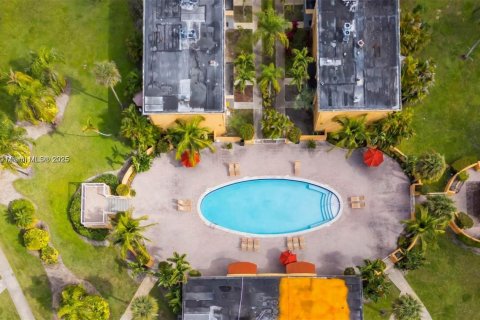Copropriété à vendre à Hialeah, Floride: 3 chambres, 135.45 m2 № 1888213 - photo 17
