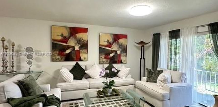 Condo à Hialeah, Floride, 3 chambres № 1888213
