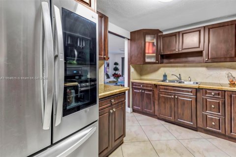 Copropriété à vendre à Hialeah, Floride: 3 chambres, 135.45 m2 № 1888213 - photo 6