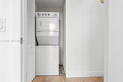 Copropriété à louer à Sunrise, Floride: 2 chambres, 118.08 m2 № 2173235 - photo 30