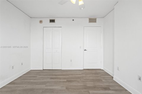 Copropriété à louer à Sunrise, Floride: 2 chambres, 118.08 m2 № 2173235 - photo 26