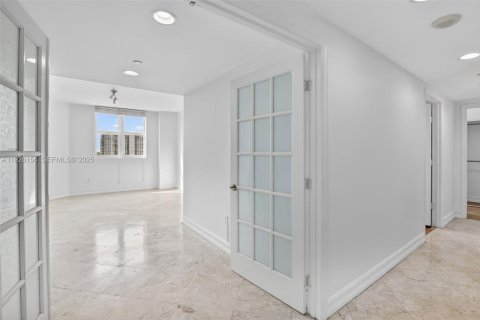 Condo in Aventura, Florida, 4 bedrooms  № 1986297 - photo 16