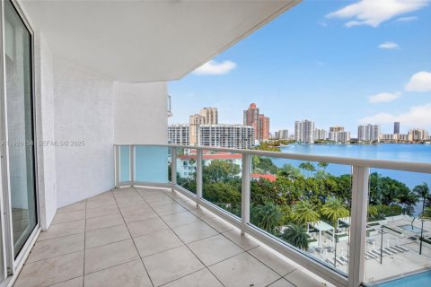 Condo in Aventura, Florida, 4 bedrooms  № 1986297 - photo 17