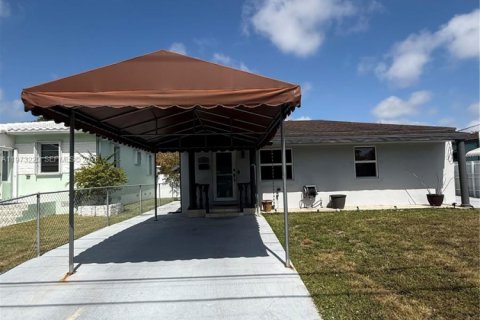 Купить виллу или дом в Майами, Флорида 3 спальни, 137.03м2, № 2038761 - фото 2