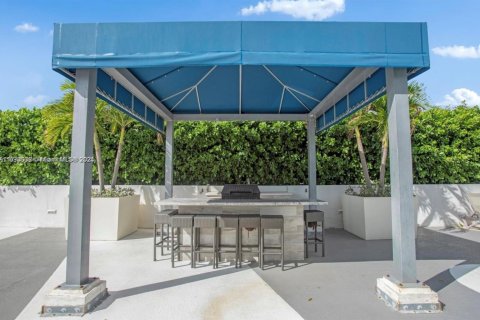 Снять в аренду кондоминиум в Майами, Флорида 2 спальни, 100.98м2, № 1713864 - фото 23