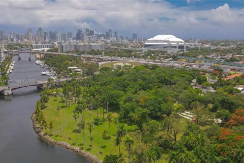 Снять в аренду кондоминиум в Майами, Флорида 2 спальни, 100.98м2, № 1713864 - фото 17