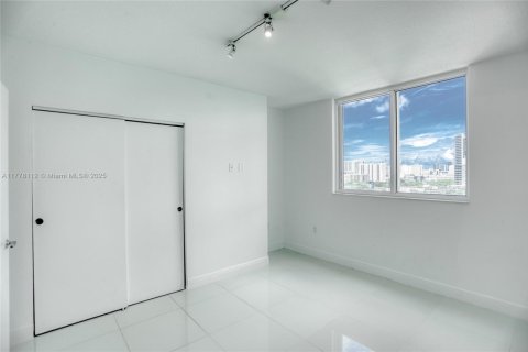 Снять в аренду кондоминиум в Майами, Флорида 2 спальни, 100.98м2, № 1713864 - фото 10