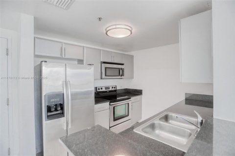 Снять в аренду кондоминиум в Майами, Флорида 2 спальни, 100.98м2, № 1713864 - фото 3