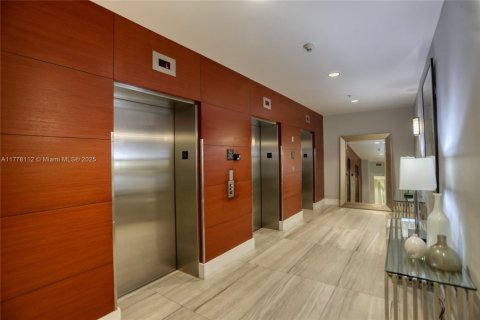 Снять в аренду кондоминиум в Майами, Флорида 2 спальни, 100.98м2, № 1713864 - фото 21