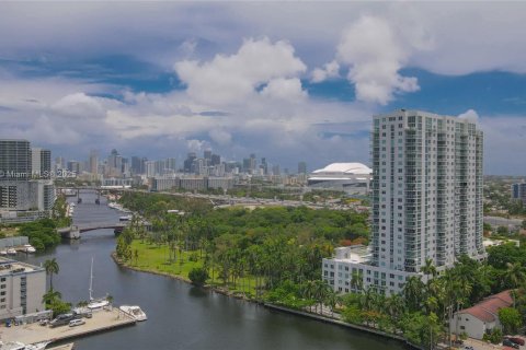 Снять в аренду кондоминиум в Майами, Флорида 2 спальни, 100.98м2, № 1713864 - фото 16