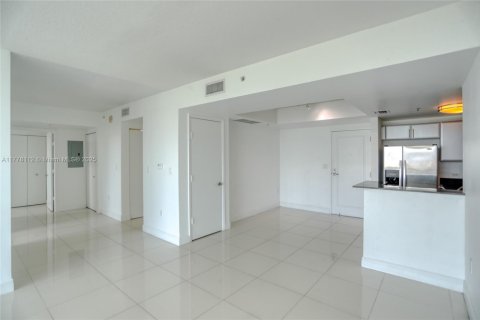 Снять в аренду кондоминиум в Майами, Флорида 2 спальни, 100.98м2, № 1713864 - фото 7