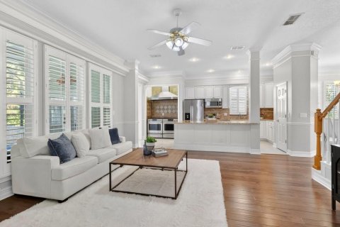 House in Celebration, Florida 5 bedrooms, 260.13 sq.m. № 2231270 - photo 5