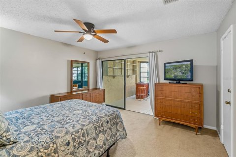 Condo in Gainesville, Florida, 3 bedrooms  № 1902008 - photo 21
