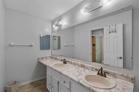 Condo in Gainesville, Florida, 3 bedrooms  № 1902008 - photo 24