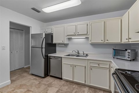Condo in Gainesville, Florida, 3 bedrooms  № 1902008 - photo 16