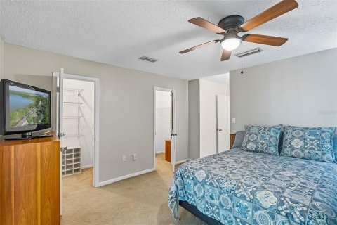 Condo in Gainesville, Florida, 3 bedrooms  № 1902008 - photo 18