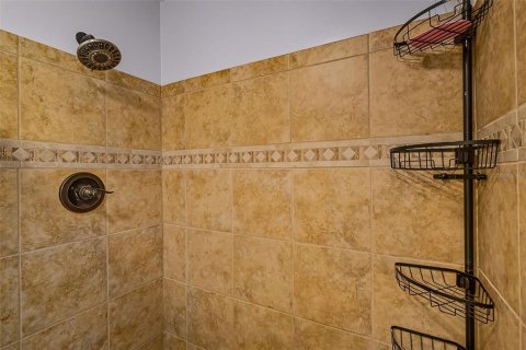 Condo in Gainesville, Florida, 3 bedrooms  № 1902008 - photo 22