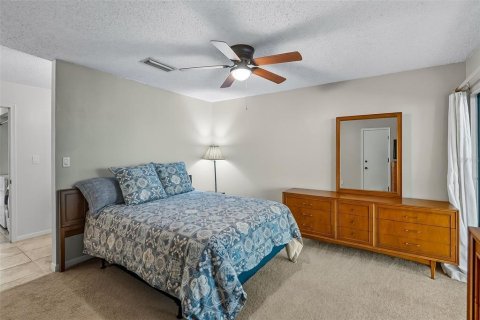 Condo in Gainesville, Florida, 3 bedrooms  № 1902008 - photo 17