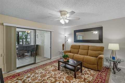 Condo in Gainesville, Florida, 3 bedrooms  № 1902008 - photo 6