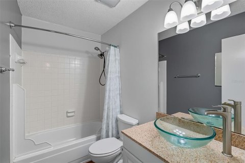Condo in Gainesville, Florida, 3 bedrooms  № 1902008 - photo 28