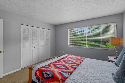 Condo in Gainesville, Florida, 3 bedrooms  № 1902008 - photo 27