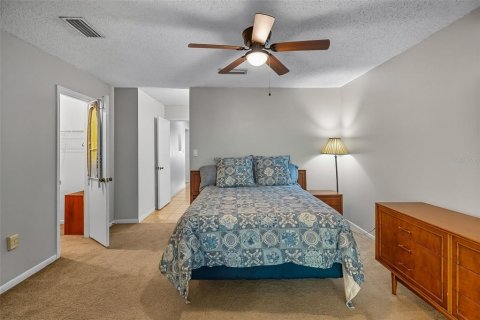 Condo in Gainesville, Florida, 3 bedrooms  № 1902008 - photo 19