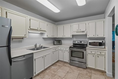 Condo in Gainesville, Florida, 3 bedrooms  № 1902008 - photo 15