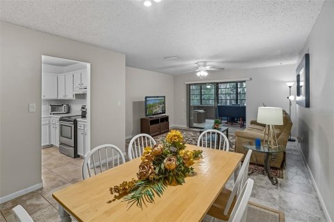 Condo in Gainesville, Florida, 3 bedrooms  № 1902008 - photo 4