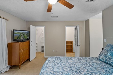 Condo in Gainesville, Florida, 3 bedrooms  № 1902008 - photo 20