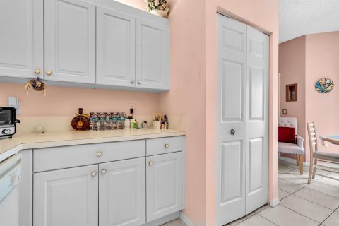 Купить кондоминиум в Тамарак, Флорида 3 комнаты, 102.29м2, № 2260206 - фото 14
