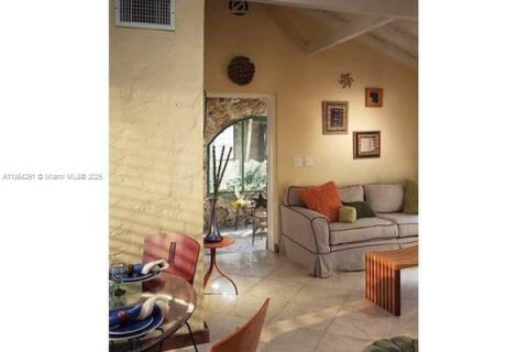 Commercial property in Coral Gables, Florida № 1891206 - photo 7
