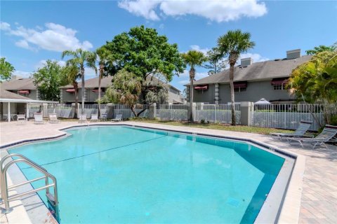 Adosado en venta en Tampa, Florida, 2 dormitorios, 101.64 m2 № 2166256 - foto 2