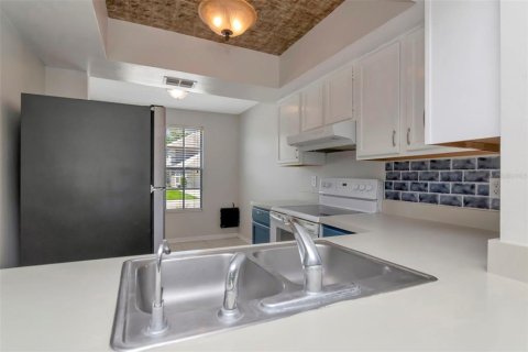 Adosado en venta en Tampa, Florida, 2 dormitorios, 101.64 m2 № 2166256 - foto 8