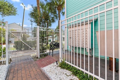 Condo in Tampa, Florida, 2 bedrooms  № 2217524 - photo 19