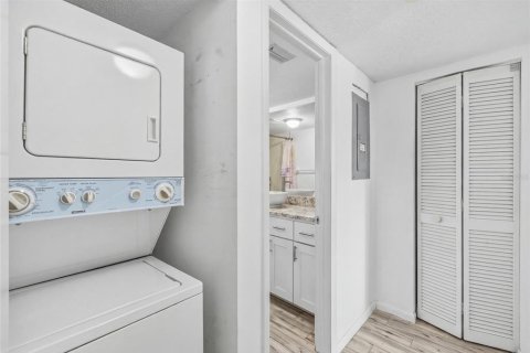 Condo in Tampa, Florida, 2 bedrooms  № 2217524 - photo 16