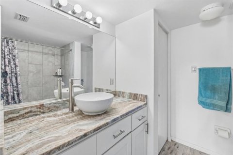 Condo in Tampa, Florida, 2 bedrooms  № 2217524 - photo 12