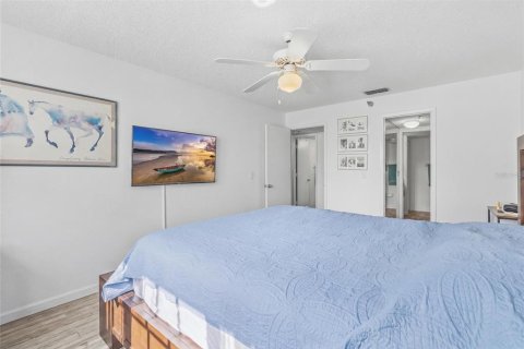 Condo in Tampa, Florida, 2 bedrooms  № 2217524 - photo 11