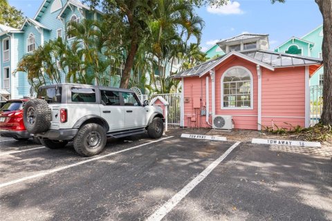 Condo in Tampa, Florida, 2 bedrooms  № 2217524 - photo 23