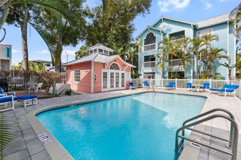 Condo in Tampa, Florida, 2 bedrooms  № 2217524 - photo 17
