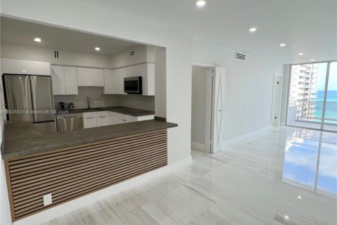 Condominio en venta en Miami Beach, Florida, 2 dormitorios, 95.69 m2 № 1979645 - foto 13