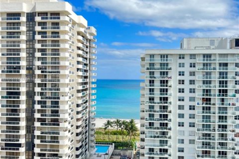 Condominio en venta en Miami Beach, Florida, 2 dormitorios, 95.69 m2 № 1979645 - foto 1